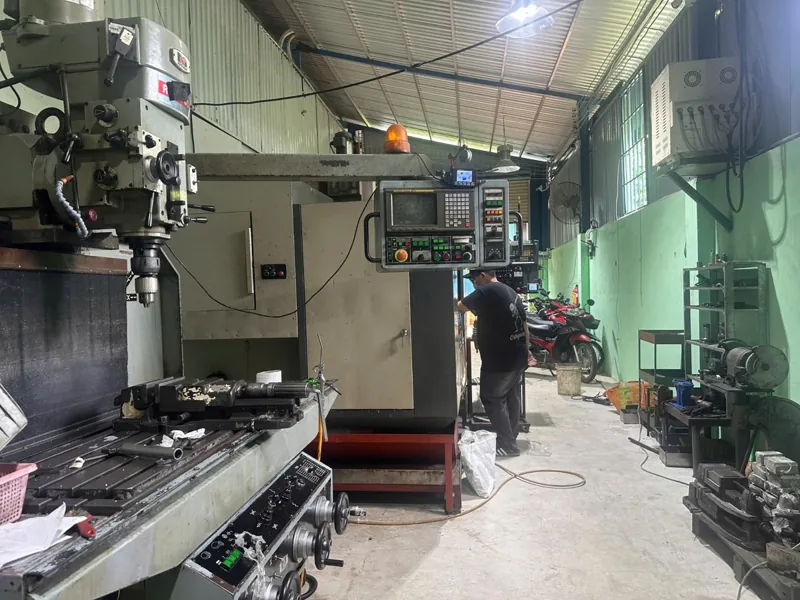 Máy móc và không gian gia công tại xưởng Cơ Khí Khởi Minh, TP.HCM